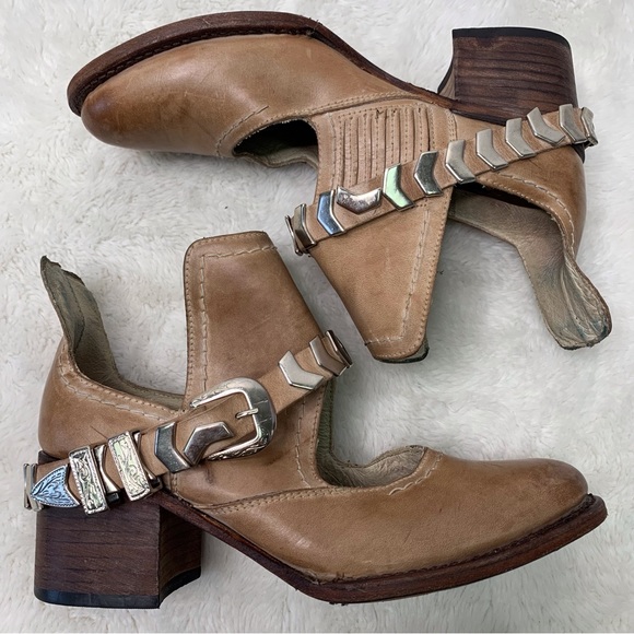 Free Bird by Steven Women's Blade In Taupe Chain Ankle Booties Size 7 - Picture 2 of 15